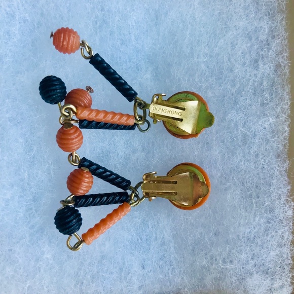 Vintage Hong Kong Beaded Clip-On Earrings - Picture 4 of 4